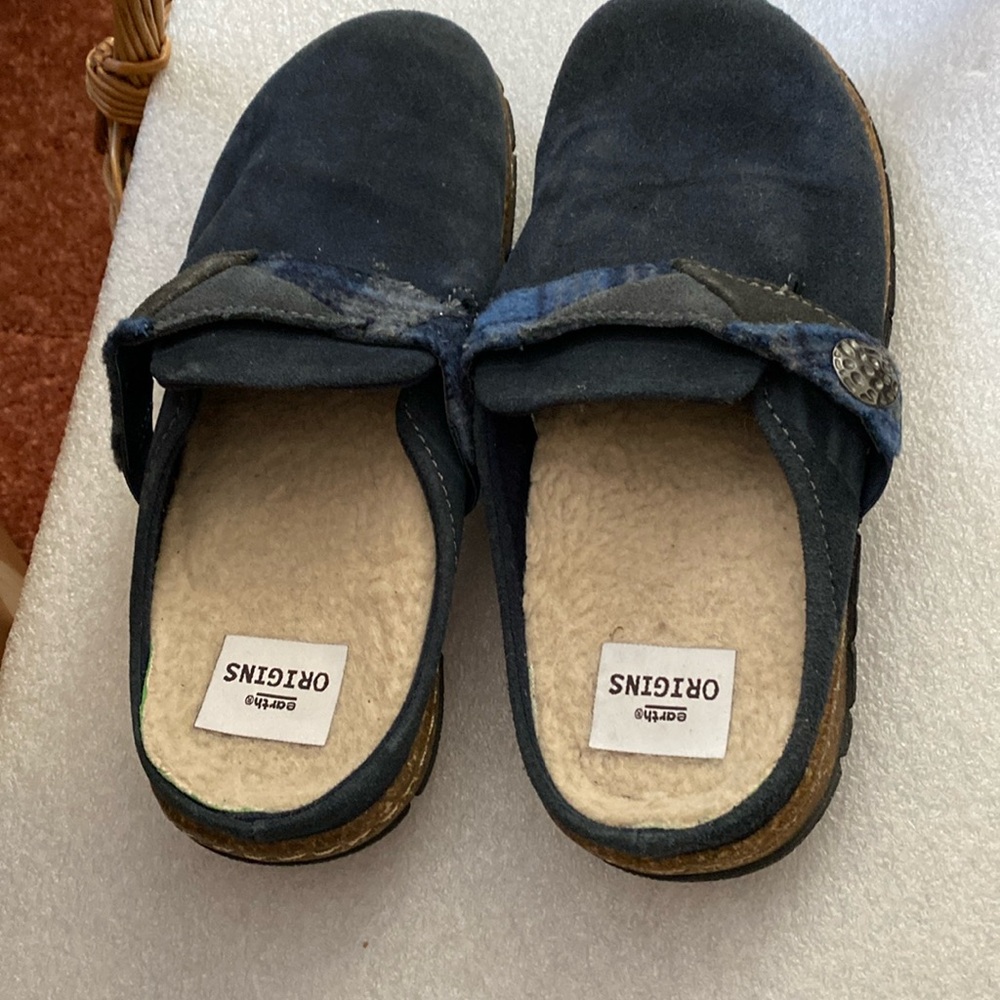 Earth Origins Sherpa like  lining Almost new Size 8 Clogs
